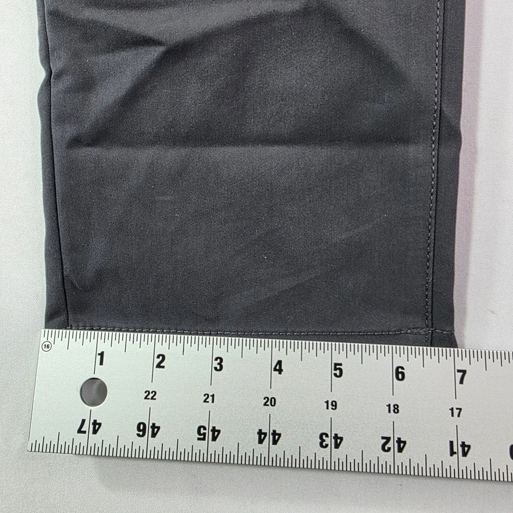 Old Navy Ultimate Tech Slim Built-In Flex Pants Mens 32x29 Gray NWT
